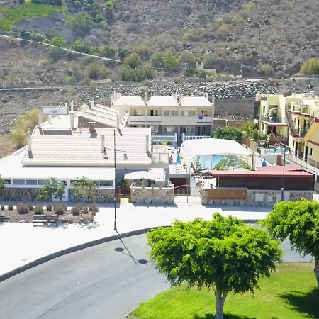 Blue Explorers Hotel